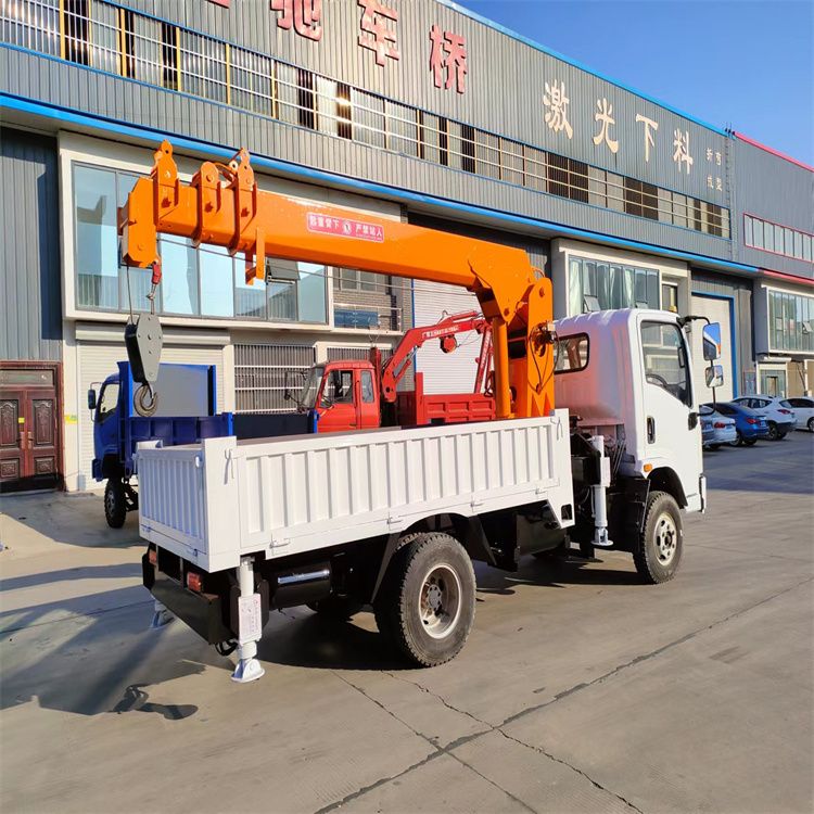 苏尼特左旗三轮随车吊定制 农用改装机自备吊中瑞长期出售